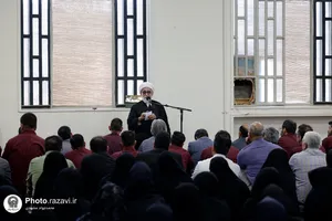 بازدید تولیت آستان قدس رضوی از روند بافت فرش&zwnj;های رواق امیرالمؤمنین علیه&zwnj;السلام
