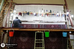 بازدید اعضای فرهنگستان هنر از کارخانه فرش آستان قدس رضوی