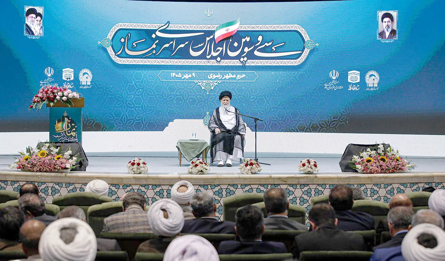 مظاهر اقامه نماز در زندگی اجتماعی باید بیش از گذشته تقویت شود
