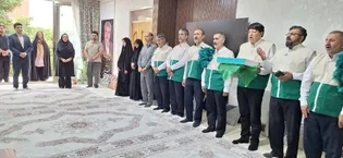 عطر رضوی در خانه شهید جنگ رمضان؛ دیدار خادمیاران رضوی با خانواده شهید نجف بابایی در نجف‌آباد