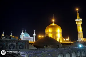 تعویض پرچم گنبد مطهر امام رضا(علیه&zwnj;السلام) به مناسبت آغاز ماه ربیع&zwnj;الاول