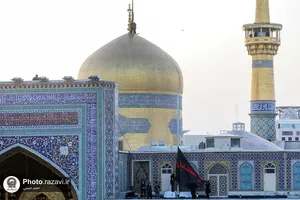 آیین تعویض پرچم گنبد منور رضوی به مناسبت آغاز ماه محرم