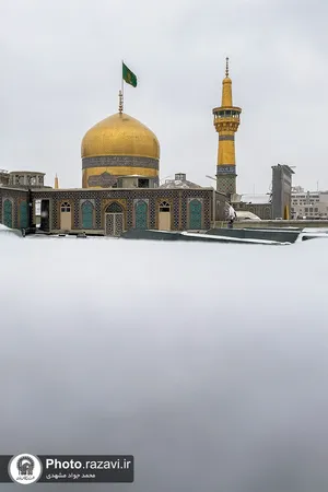 بارش برف در حرم مطهر رضوی