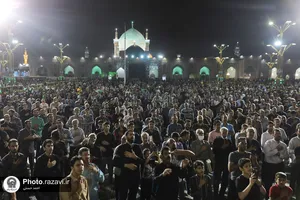 اجتماع زائران و مجاوران رضوی در شب شهادت حضرت جوادالائمه علیه السلام