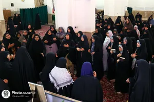 عزاداری بانوان عاشورایی اردو زبان در حرم مطهر رضوی