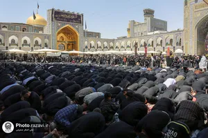 اقامه نماز جمعه در ظهر عاشورا و طنین لبیک یا قرآن درپی هتک حرمت به قرآن