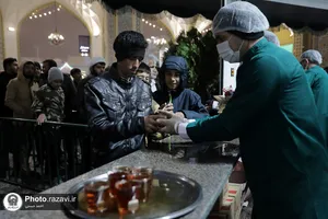 حال و هوای حرم مطهر رضوی در شب مبعث
