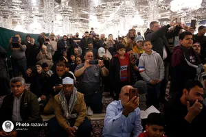 جشن شب نیمه شعبان ویژه زائران غیر ایرانی در حرم مطهر رضوی