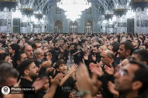 حال و هوای حرم مطهر رضوی در شب تاسوعای حسینی