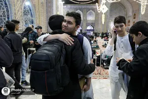 وداع پسران نوجوان معتکف رمضانیه در حرم مطهر رضوی