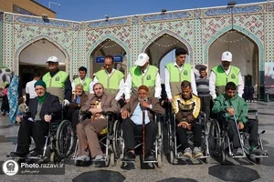 تشرف گروهی زائرین توان&zwnj;یاب به حرم مطهر رضوی