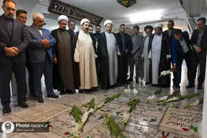 غبارروبی مزار شهدای مدفون در حرم مطهر رضوی