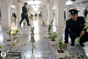غباروبی مزار شهدای حرم مطهر رضوی