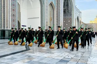 آیین تعویض شیفت خدام حرم مطهر رضوی