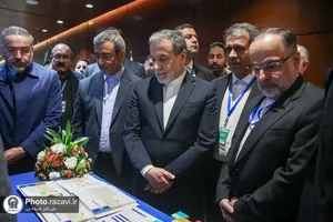 بازدید وزیر امور خارجه از نمایشگاه شرکت&zwnj;های دانش بنیان
