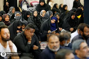 عزاداری زائرین غیر ایرانی در حرم مطهر رضوی