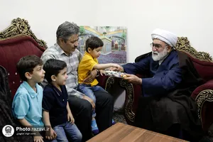 دیدار تولیت آستان قدس رضوی با دو خانواده فرزند پذیر مشهدی
