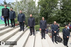 اهتزاز پرچم رضوی در تهران و بوشهر