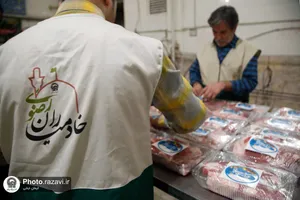 توزیع گوشت قربانی بین دانش آموزان حاشیه شهر مشهد
