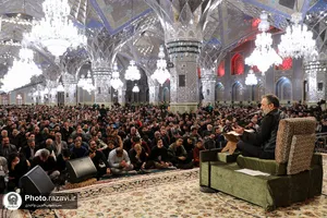 مناجات خوانی سحر&zwnj;گاهی حاج محمود کریمی در حرم مطهر رضوی