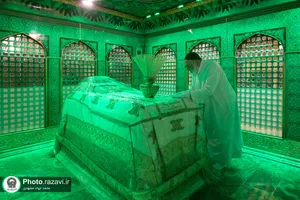 غبارروبی ضریح منور رضوی