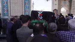 پیکر ام الشهیدین‌ بر دوش زائران بارگاه منور رضوی