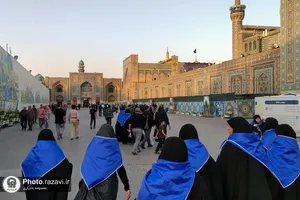 تشرف بانوان ایرانی الاصل مقیم عراق به حرم مطهر رضوی