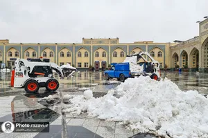 بارش برف در حرم مطهر رضوی