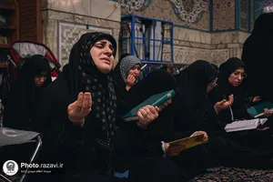 بزرگداشت رهبر شهید انقلاب در رواق نجمه&zwnj;خاتون حرم مطهر رضوی