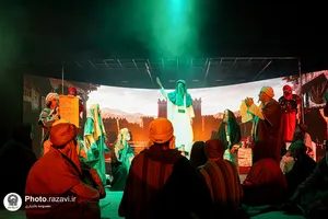 نمایش آئینی &laquo;رد پای خورشید؛ آشناترین غریب&raquo;