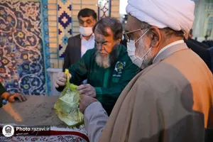 بازدید تولیت آستان قدس رضوی از سفره&zwnj;های اکرام حرم مطهر