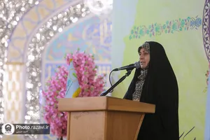 اهدای نشان خادمیاران خواهر رواق کودک