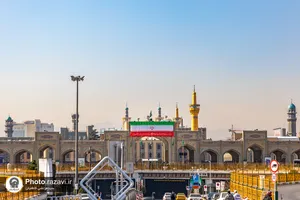 نصب پرچم ایران در حرم مطهر رضوی