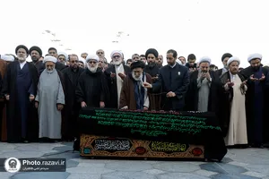 مراسم تشییع پیکر همسر مکرمه آیت الله وحید خراسانی در حرم مطهر رضوی