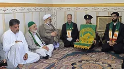 دیدار خادمان حرم رضوی با خانواده شهید اهل‌سنت در سیستان و بلوچستان