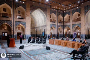 جلسه دفاع از پایان&zwnj;نامه در حرم مطهر رضوی