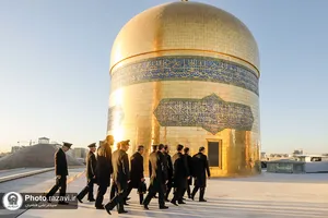 آیین تعویض پرچم حرم امام رضا علیه&zwnj;السلام همزمان با سوم ربیع الاول