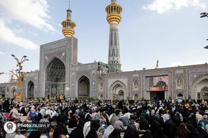 قرائت دعای پرفیض عرفه در حرم مطهر رضوی