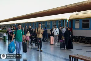 استقبال از زائرین دهه آخر صفر در ایستگاه راه آهن شهید رئیسی مشهد