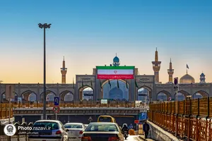 نصب پرچم ایران در حرم مطهر رضوی