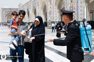 گلاب افشانی در حرم مطهر رضوی