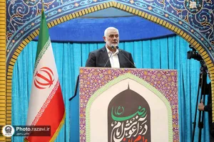 اقامه نماز رهبر انقلاب بر پیکر رئیس&zwnj;جمهور شهید و همراهان گرامی ایشان