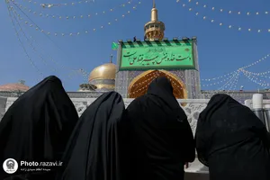 نصب کتیبه غدیریه در حرم مطهر رضوی