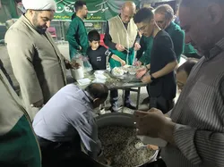 ۲۵۰۰ زائر در ساوه مهمان سفره رضوی شدند