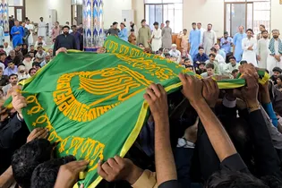حضور کاروان زیر سایه خورشید در نماز جمعه حیدرآباد پاکستان