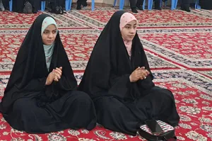 بزم شادی میلاد کریم اهل&zwnj;بیت (ع) به میزبانی خادمین حامل پرچم متبرک رضوی در اراک / گزارش تصویری