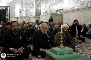 غبارروبی ضریح مطهر امام رضا علیه&zwnj;السلام