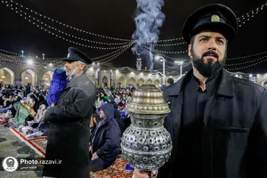 خدمت&zwnj;رسانی به زائران بارگاه منور رضوی در شبهای قدر