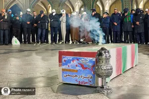 اقامه نماز بر پیکر شهیده حادثه تروریستی کرمان &laquo;فائزه رحیمی&raquo; در حرم مطهر رضوی