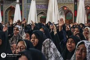 حرم مطهر رضوی در شب عاشورای حسینی